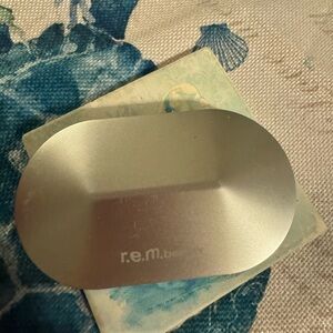 R.e.m beauty eye shadow